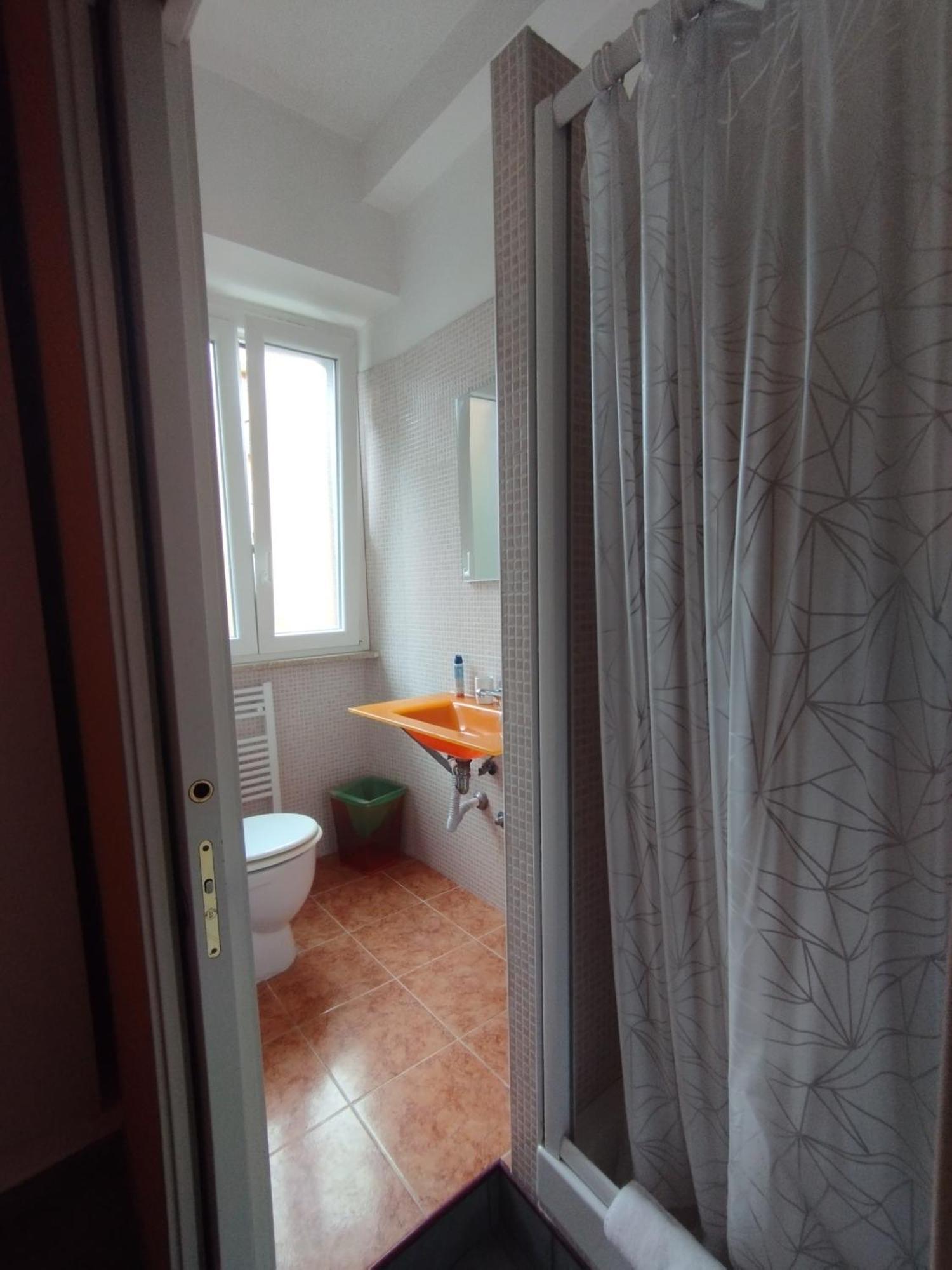 Adriatic Room 50 M Dalla Stazione Ferroviaria Di Ciampino E Dalla Navetta Aeroportuale Exterior foto