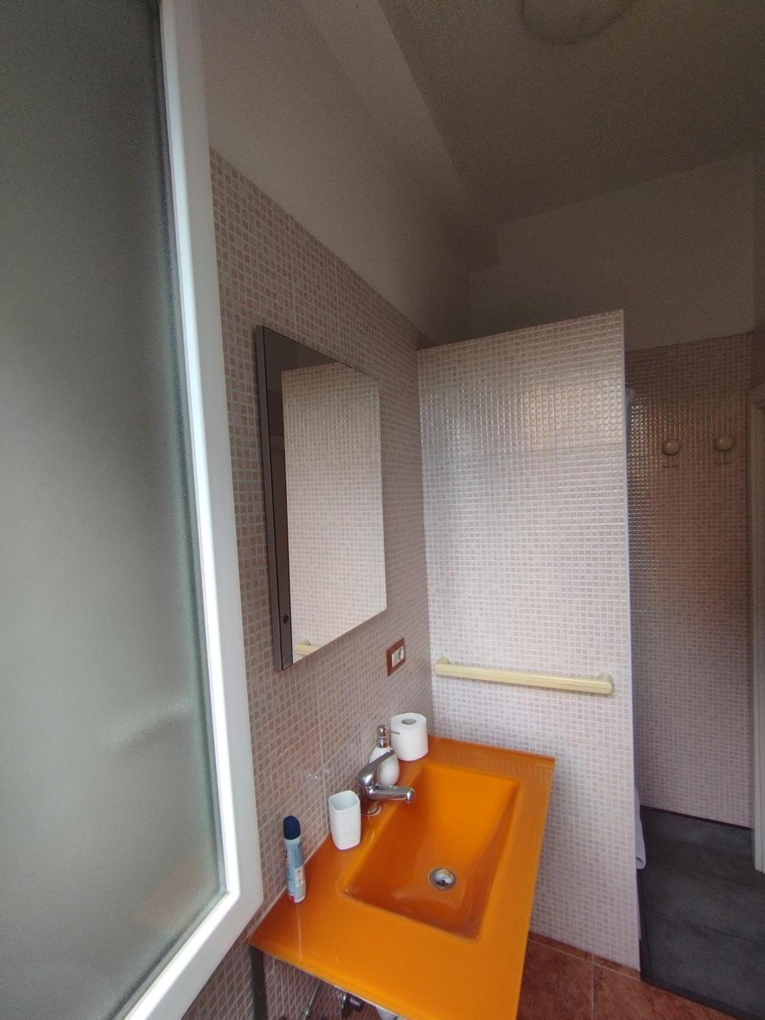Adriatic Room 50 M Dalla Stazione Ferroviaria Di Ciampino E Dalla Navetta Aeroportuale Exterior foto
